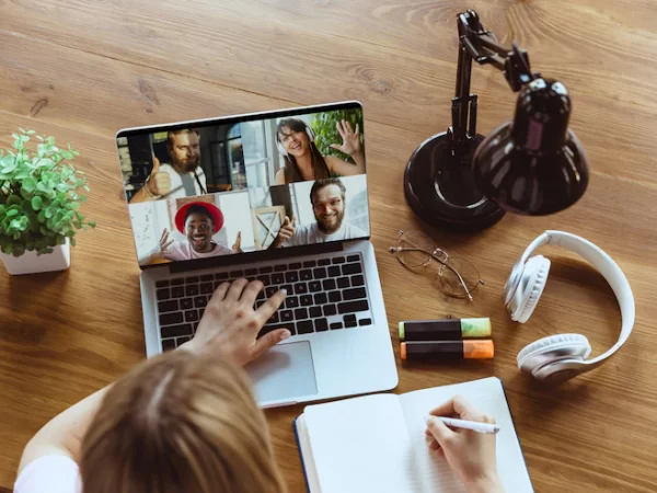 Dicas da Garimmpo Cedro Rosa para montar o seu cantinho home office 